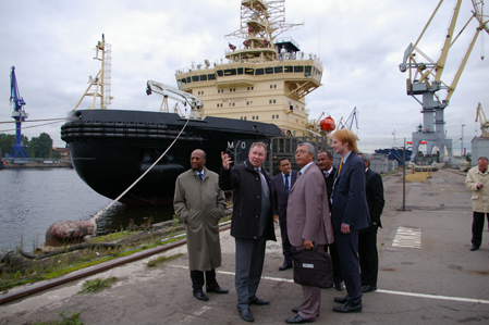 Балтийский завод посетили сенаторы России и Мадагаскара