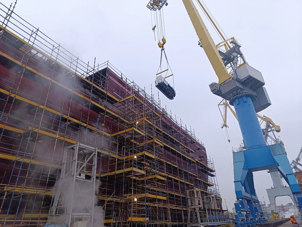 На ледокол «Ленинград» установлен резервный дизельный генератор 