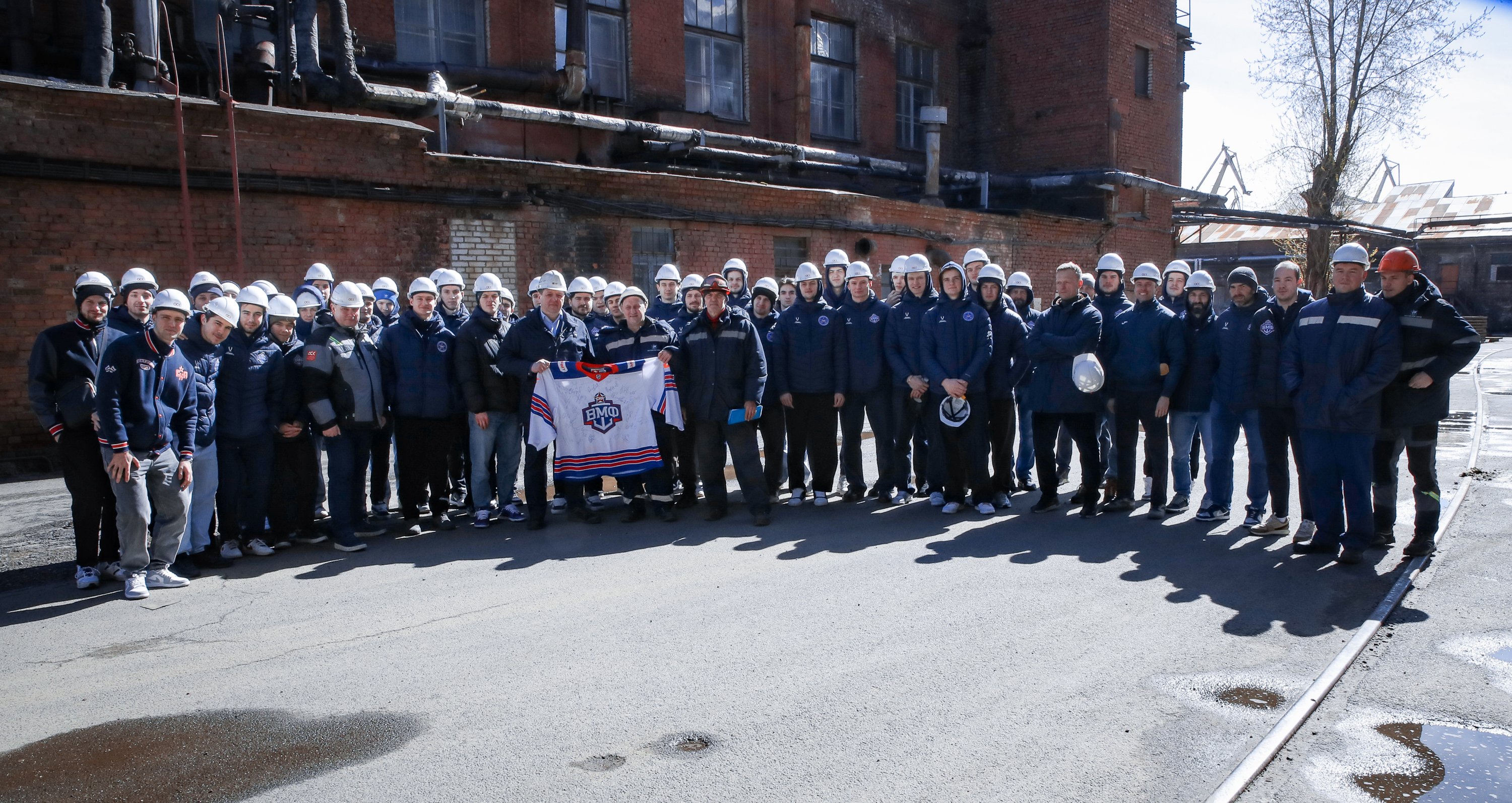 Балтийский завод ОСК посетили хоккеисты «СКА-ВМФ»