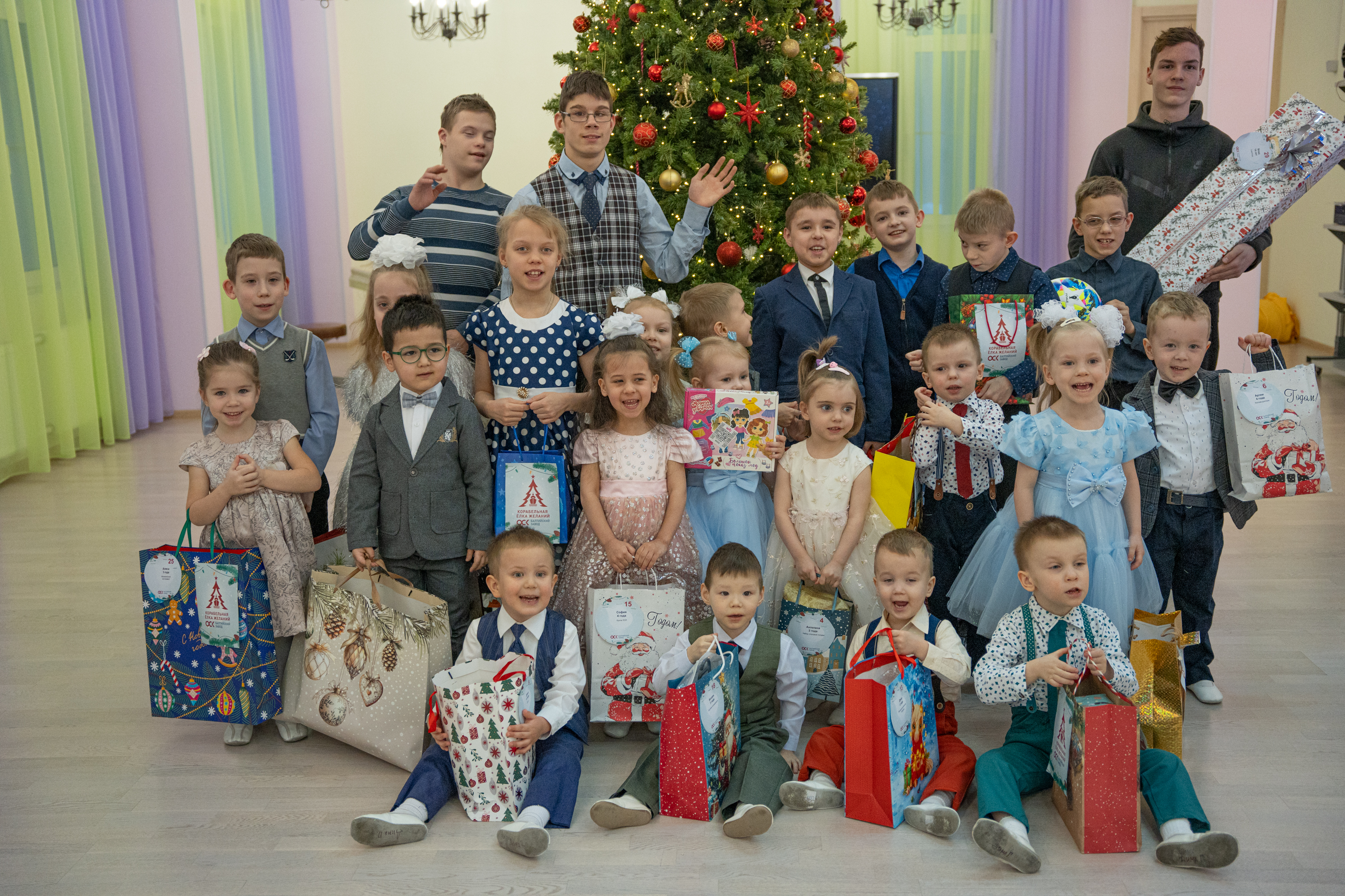 Балтийцы – детям: На Балтийском заводе ОСК завершилась акция «Корабельная Ёлка желаний»