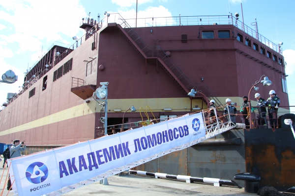 Специалисты Балтийского завода встретили плавучий энергоблок «Академик Ломоносов» в Мурманске