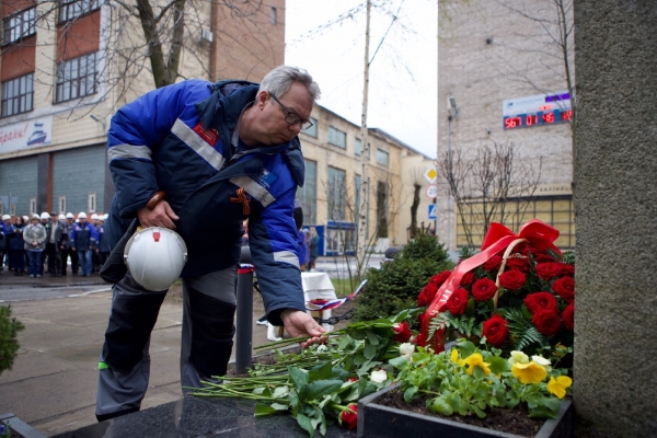 На Балтийском заводе в канун дня Победы состоялся торжественный митинг