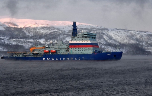 На борту атомохода «Сибирь» подняли Государственный флаг Российской Федерации