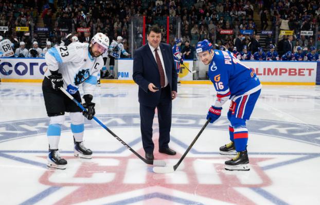 Матч КХЛ начался со вбрасывания в честь 170-летия Балтийского завода ОСК